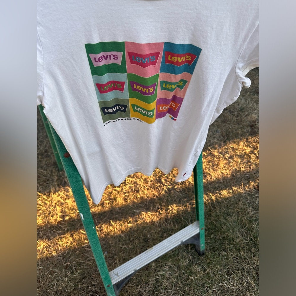 Women’s Levi’s Top